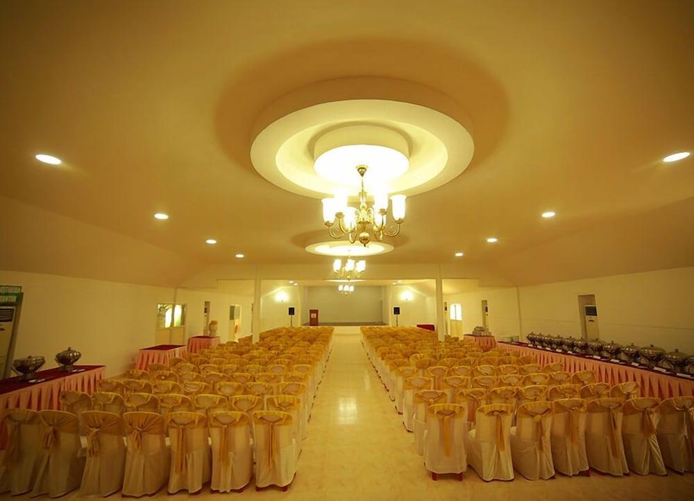 Quality Airport Hotels Nedumbassery Buitenkant foto