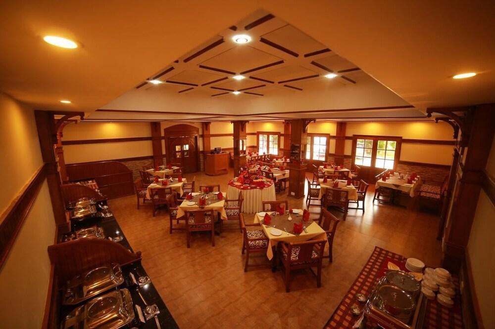 Quality Airport Hotels Nedumbassery Buitenkant foto