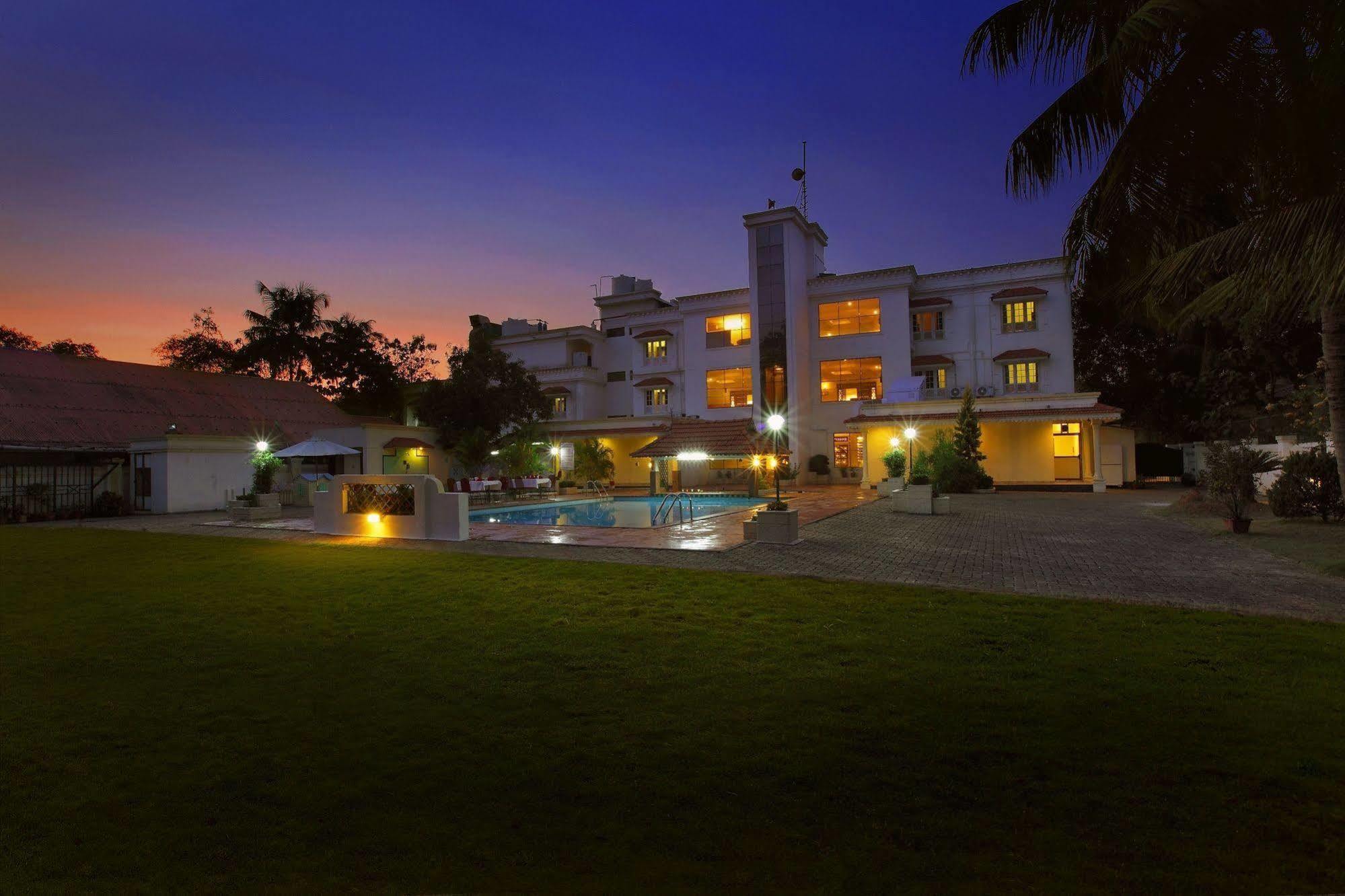 Quality Airport Hotels Nedumbassery Buitenkant foto