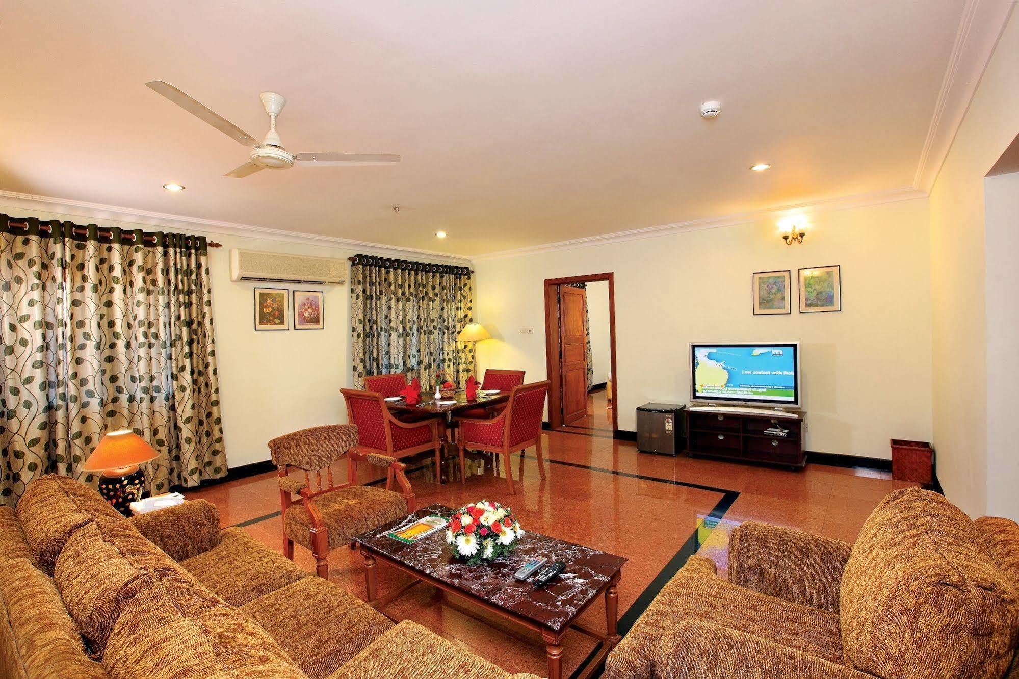 Quality Airport Hotels Nedumbassery Buitenkant foto