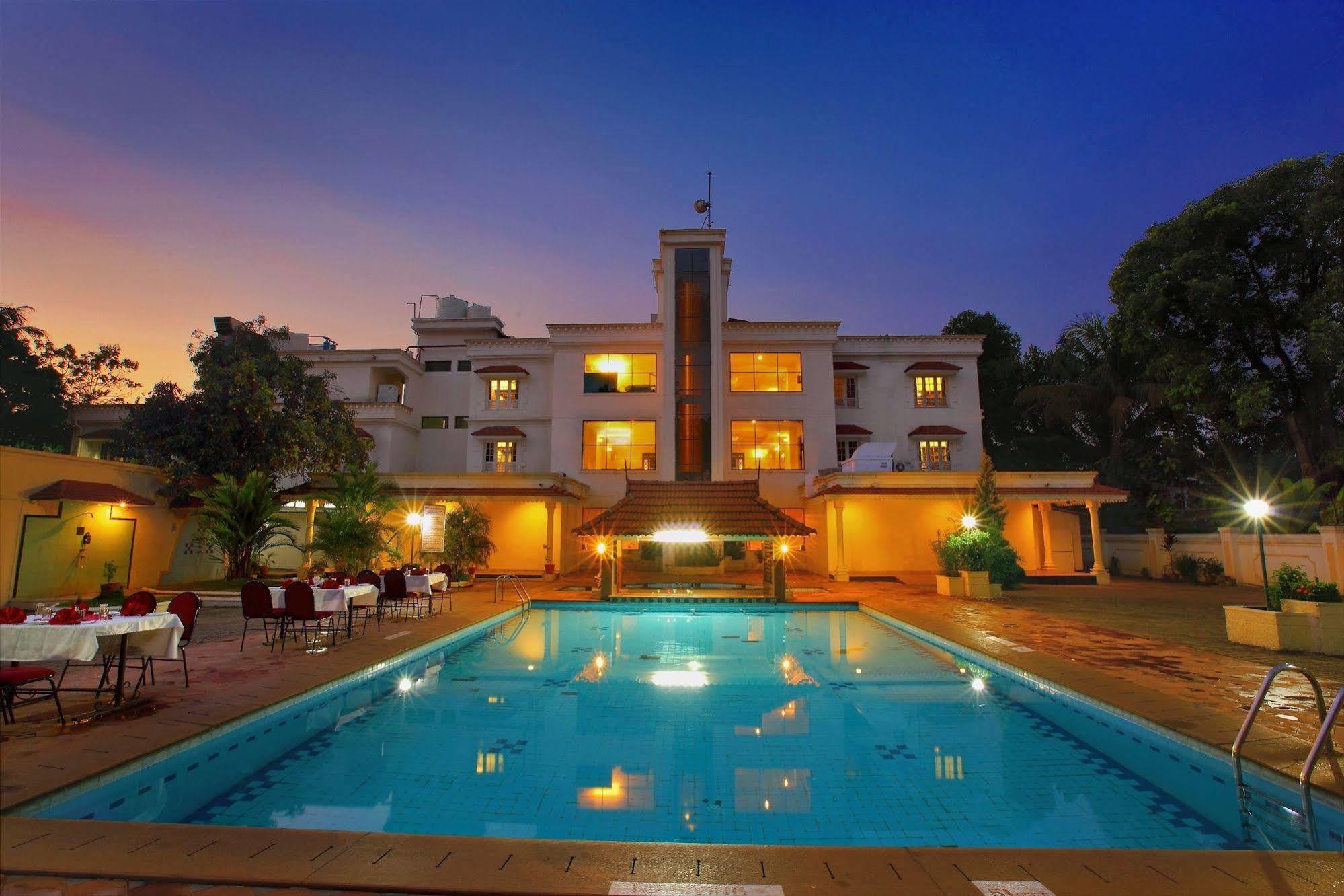 Quality Airport Hotels Nedumbassery Buitenkant foto