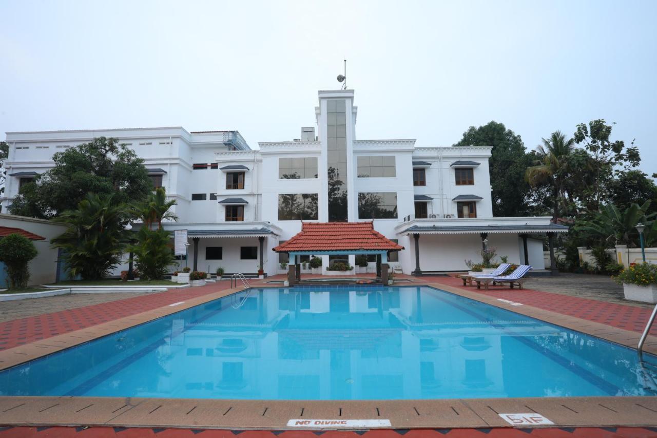 Quality Airport Hotels Nedumbassery Buitenkant foto